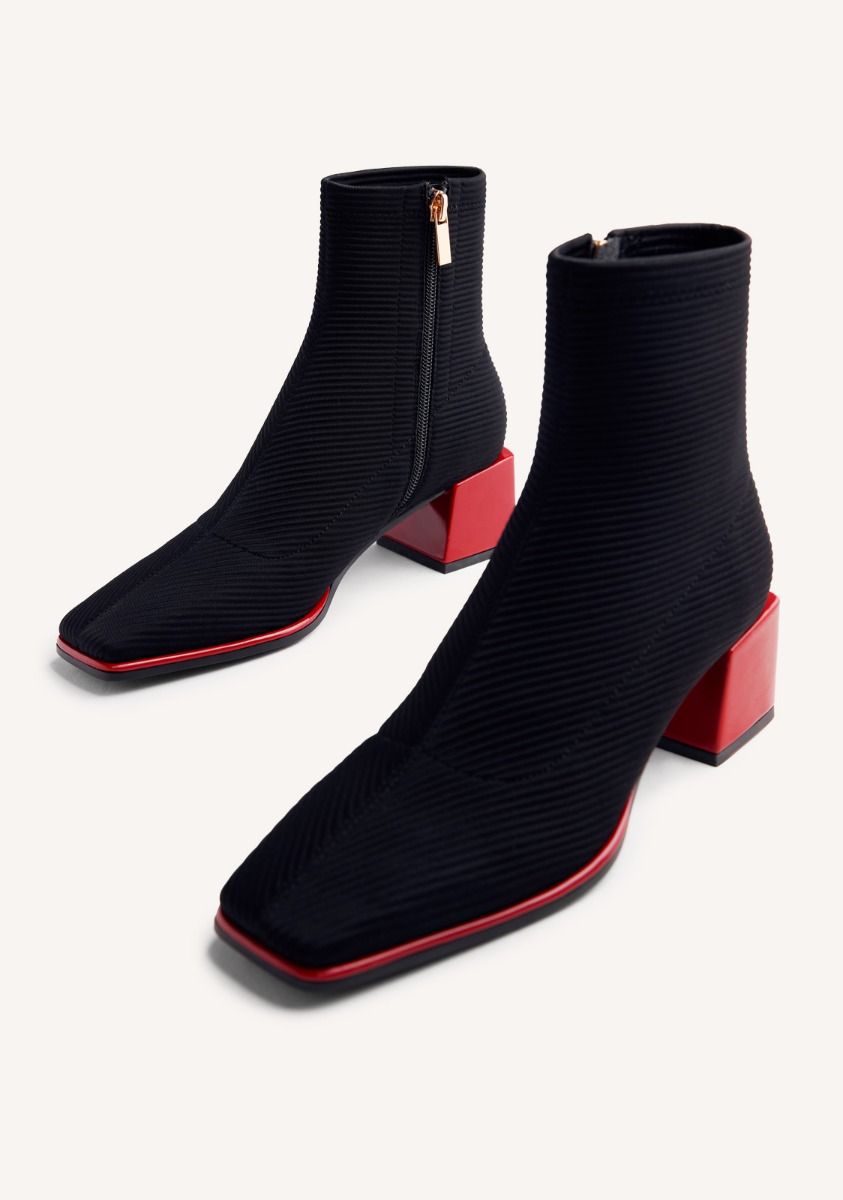 Stivaletto in tessuto nero