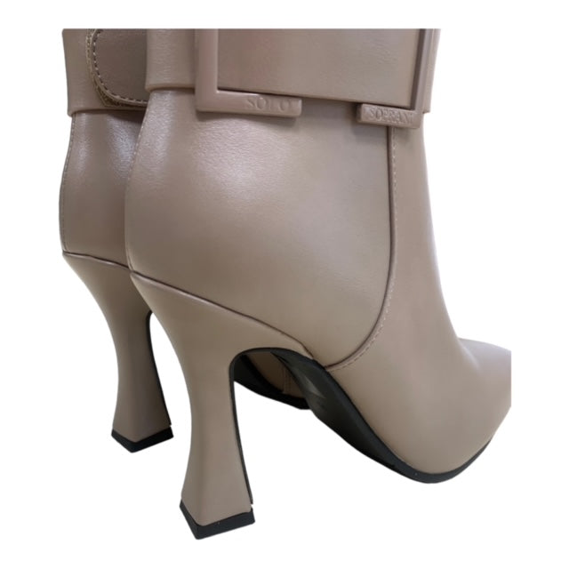 STIVALETTO BEIGE CON CINTURINO RETTANGOLARE