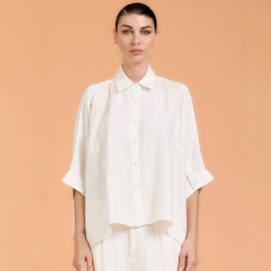 Camicia over con ricami