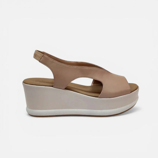 Sandali con zeppa in pelle