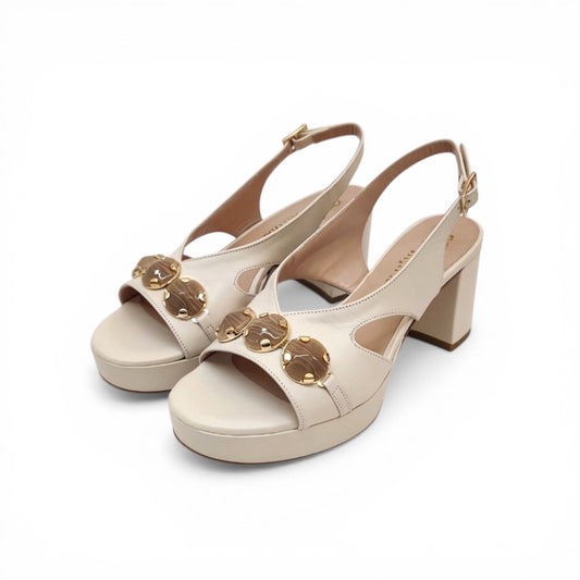 Sandali con applicazione e plateau