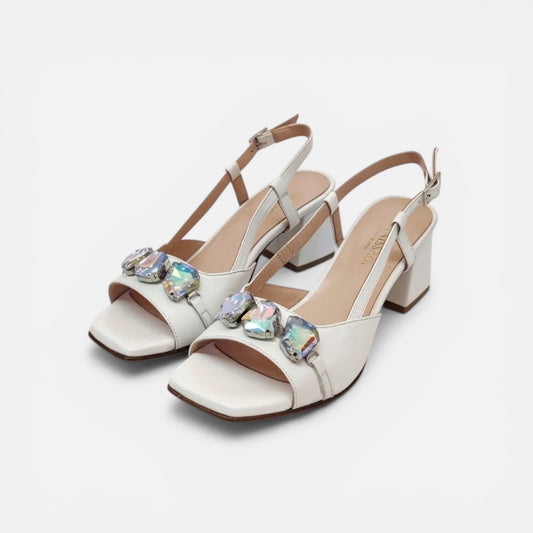 Sandali in nappa e applicazione