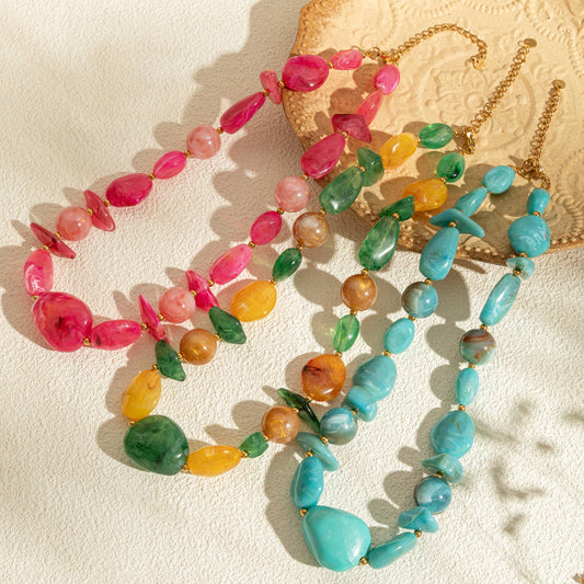Collana con gemme in resina