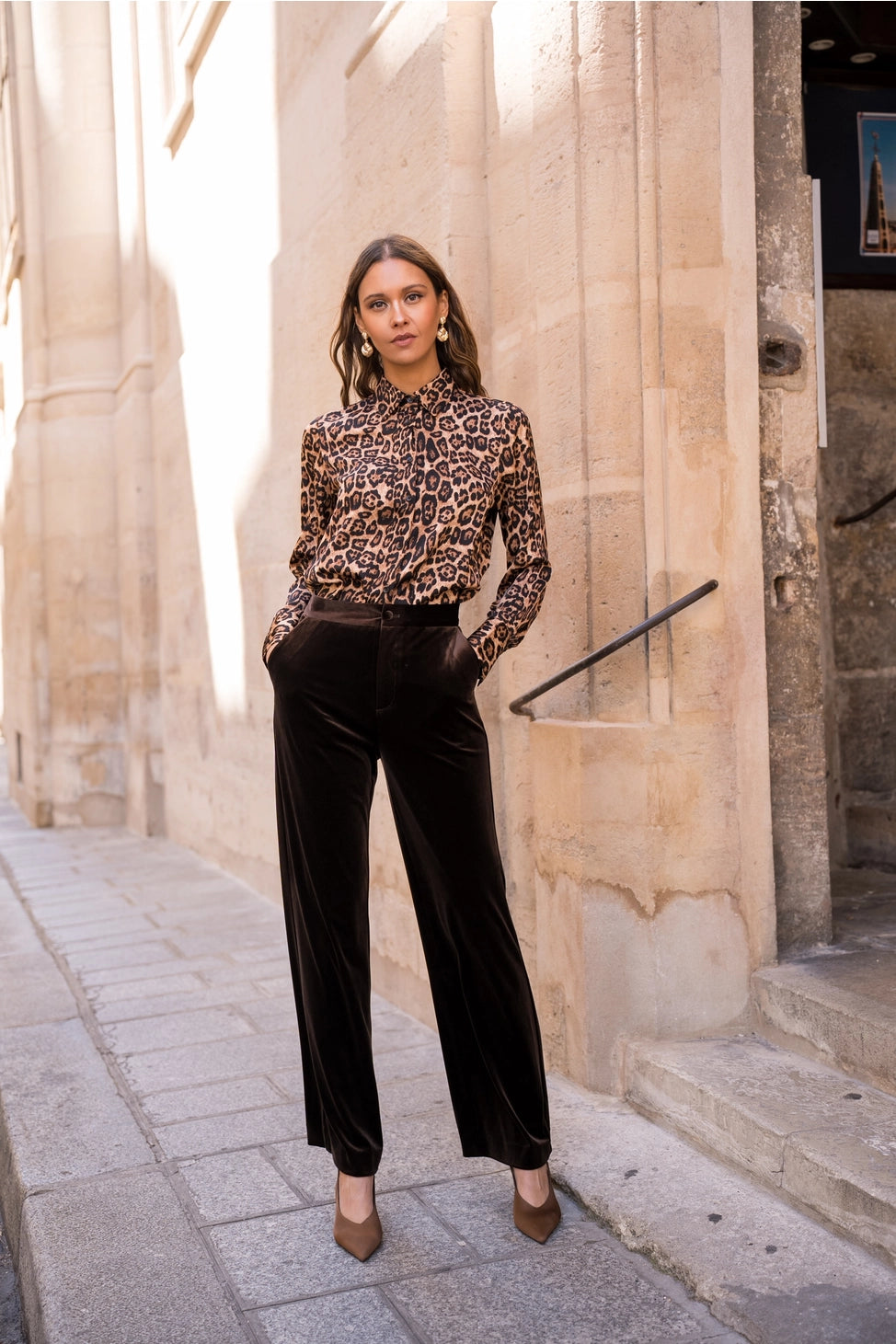 Camicia in satin con colletto classico a revers