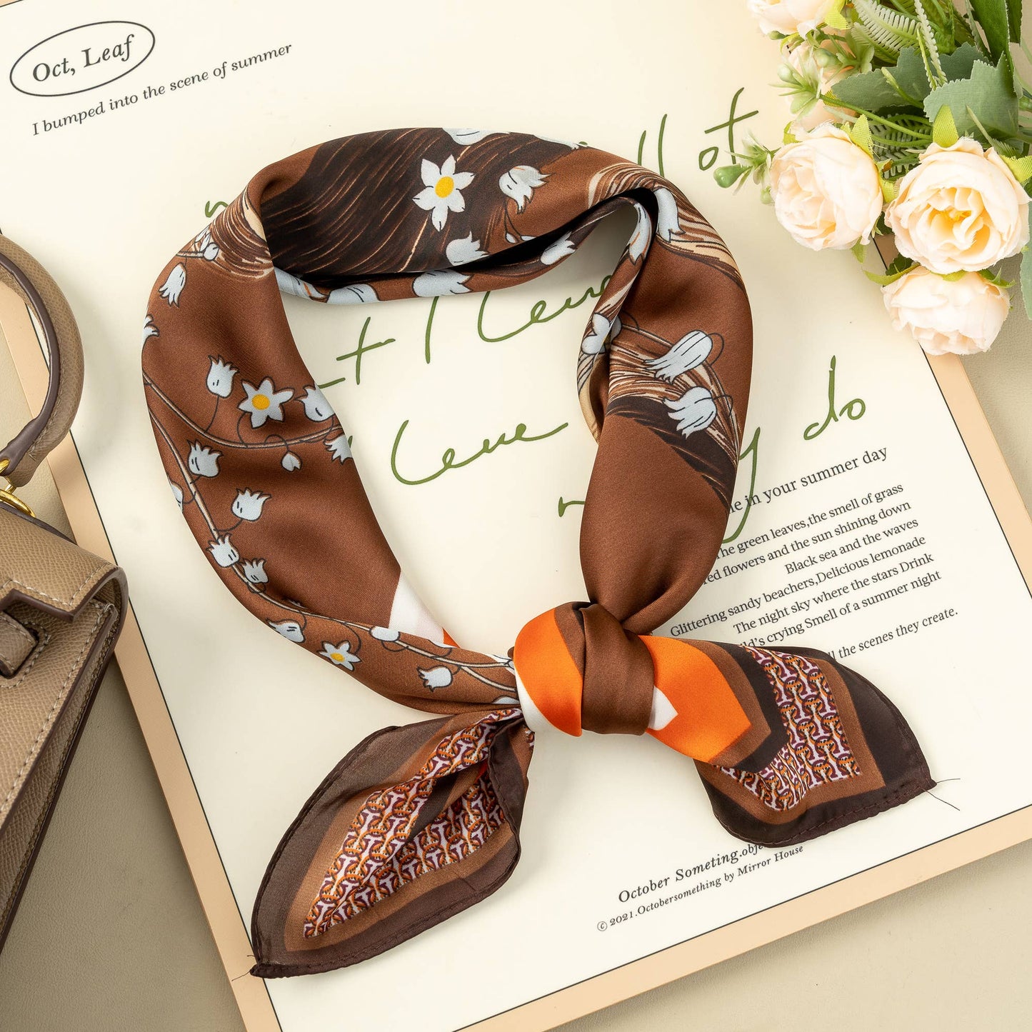 Foulard Quadrato Floreale 70x70 Effetto Seta Eleganza Botanica