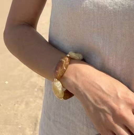 Bracciale colorato in resina lucida, perle irregolari