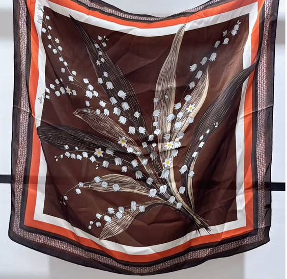 Foulard Quadrato Floreale 70x70 Effetto Seta Eleganza Botanica