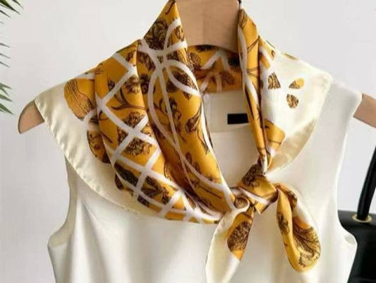 Foulard Quadrato 70x70 Effetto Seta Giallo Dorato Eleganza