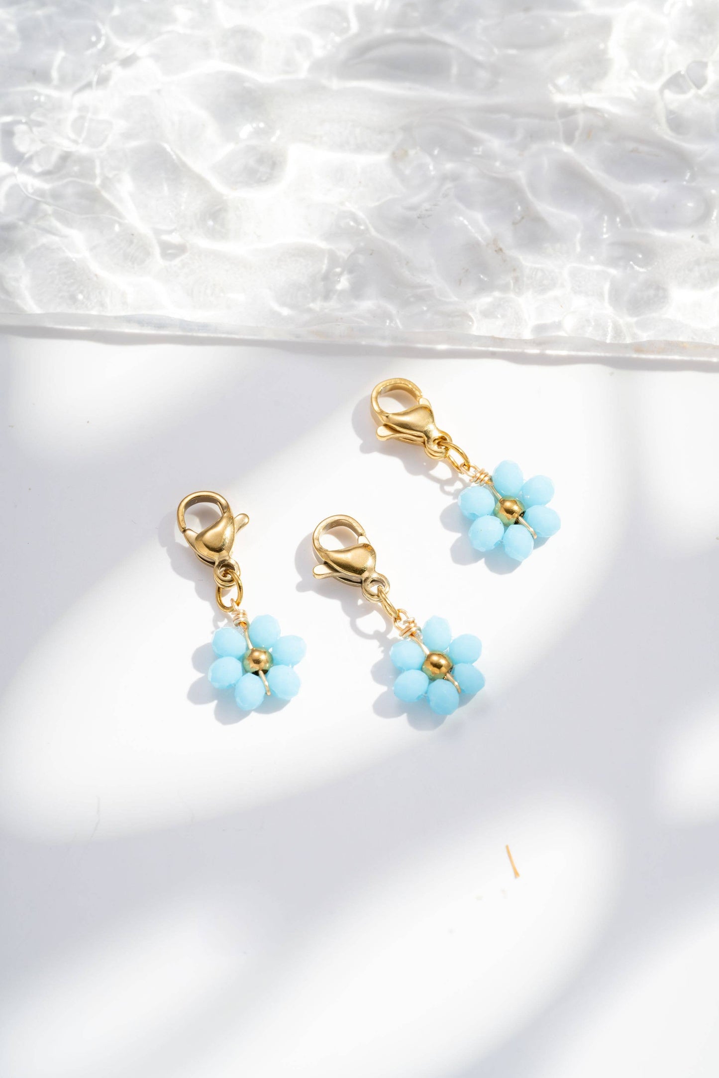 Set di Tre Pendenti con Fiori Colorati in Acciaio Inossidabile,