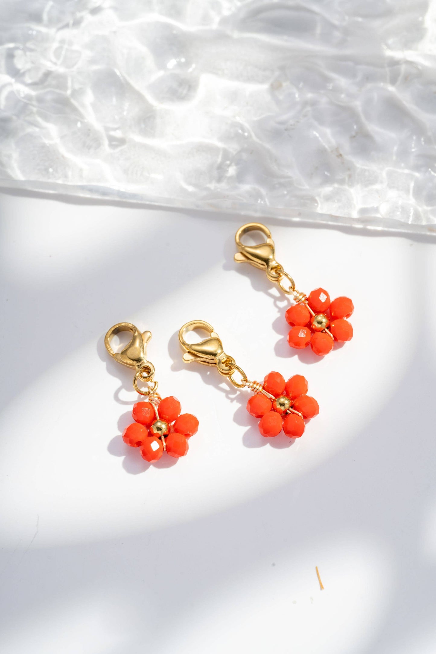 Set di Tre Pendenti con Fiori Colorati in Acciaio Inossidabile,