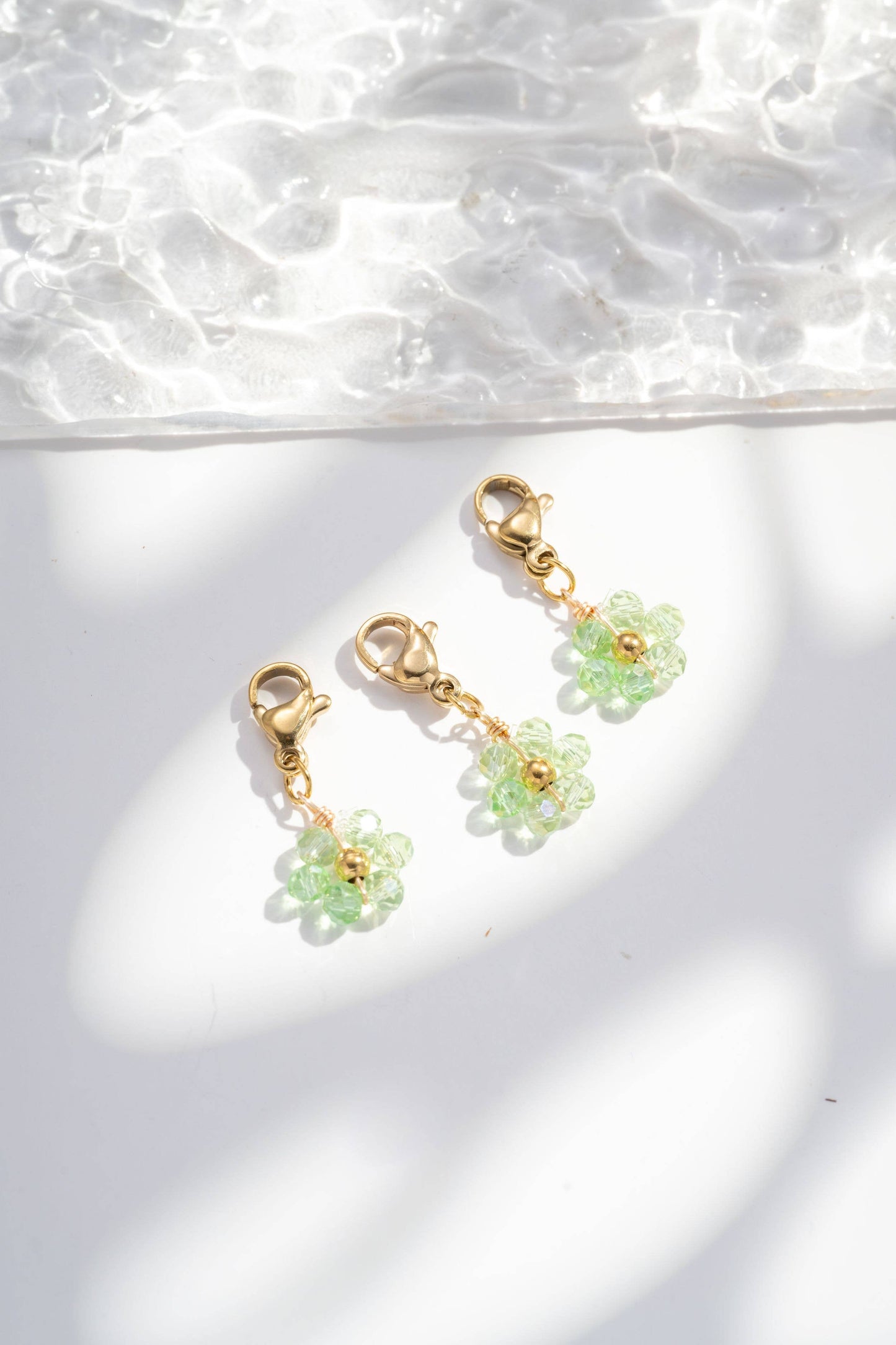 Set di Tre Pendenti con Fiori Colorati in Acciaio Inossidabile,