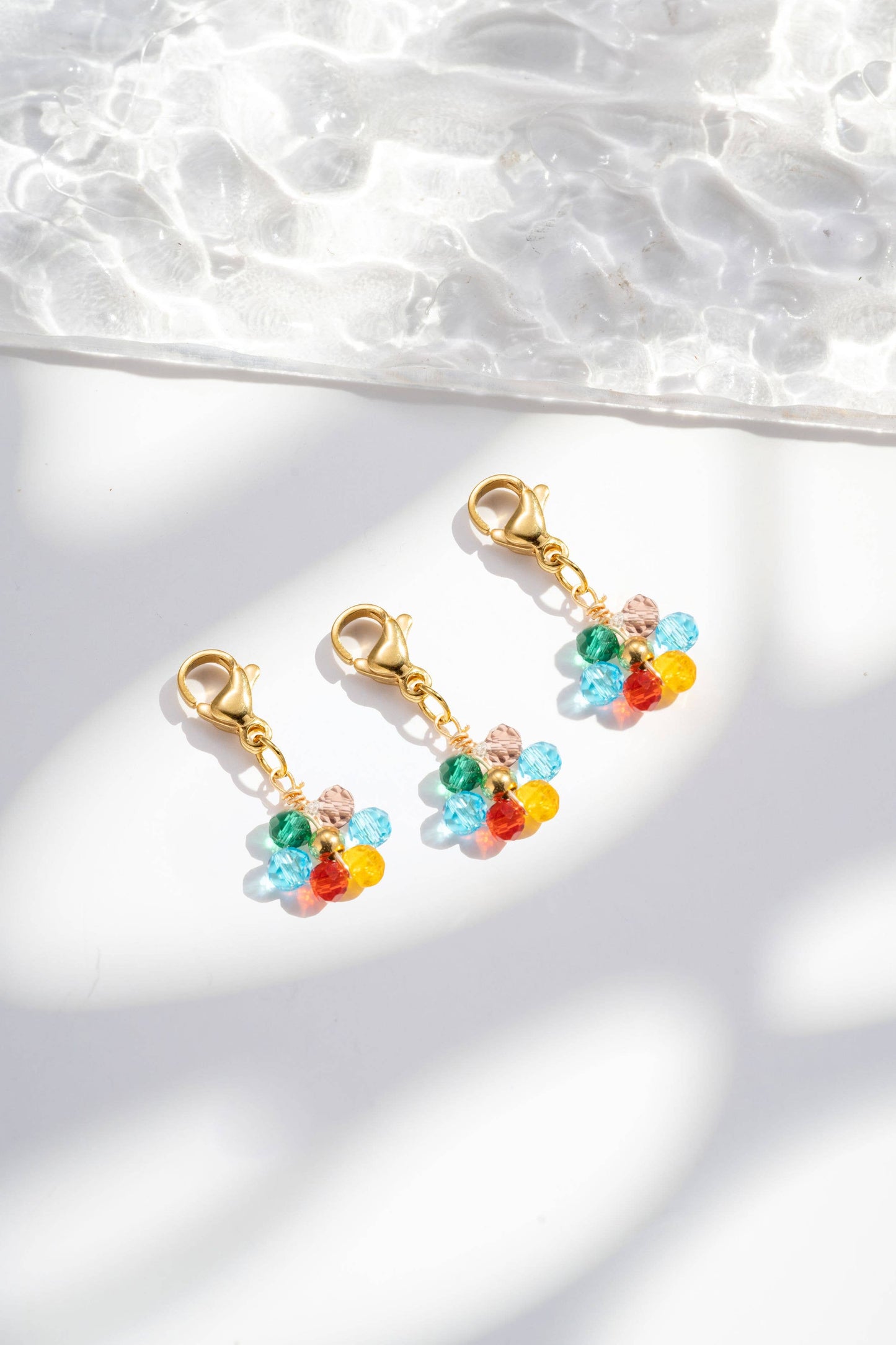 Set di Tre Pendenti con Fiori Colorati in Acciaio Inossidabile,