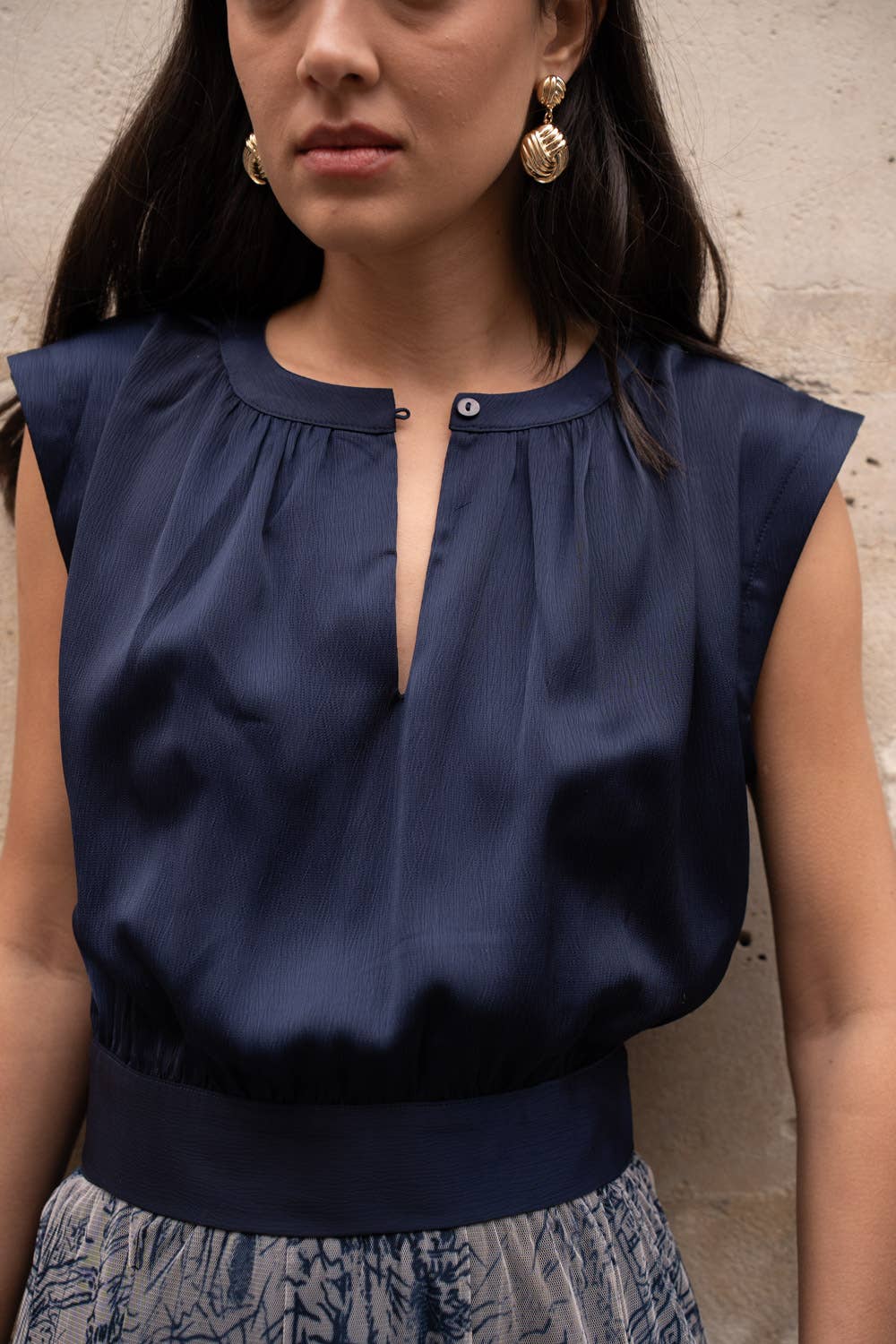 Top corto Maguie con scollo da annodare dietro - CK08161-1