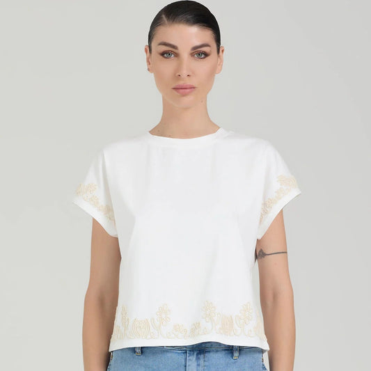 T-shirt con ricami