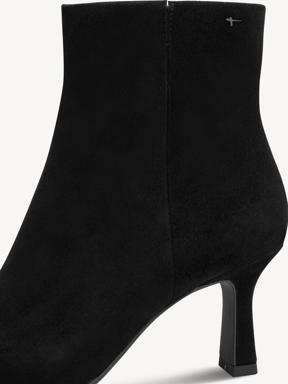 Stivaletto in suede nero